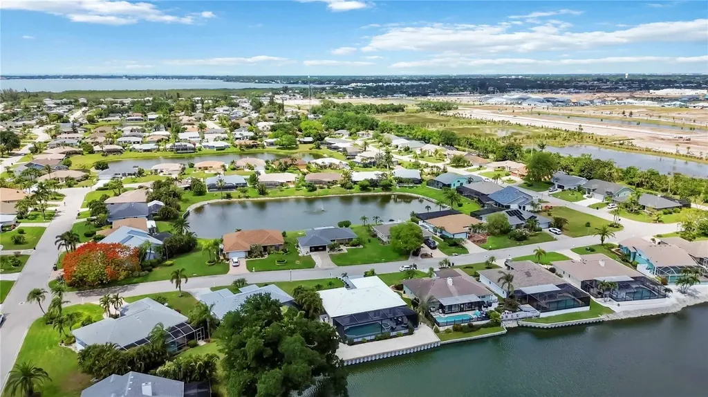 8712 53rd Avenue W Bradenton FL 34210