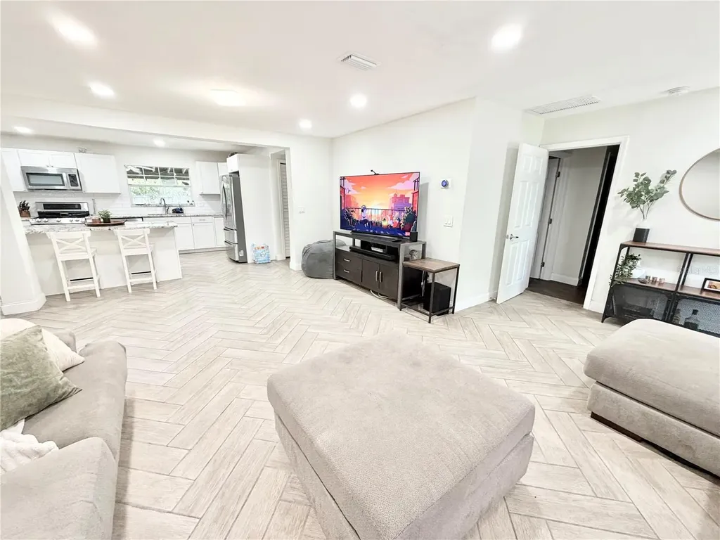 626 74th Street N St Petersburg FL 33710