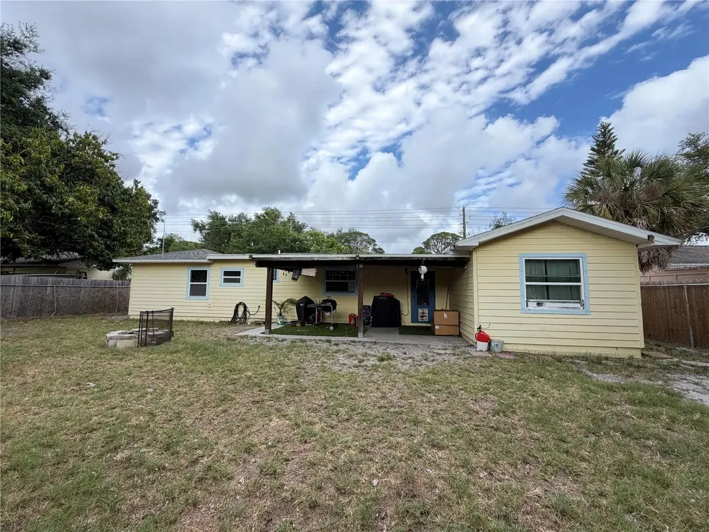 626 74th Street N St Petersburg FL 33710