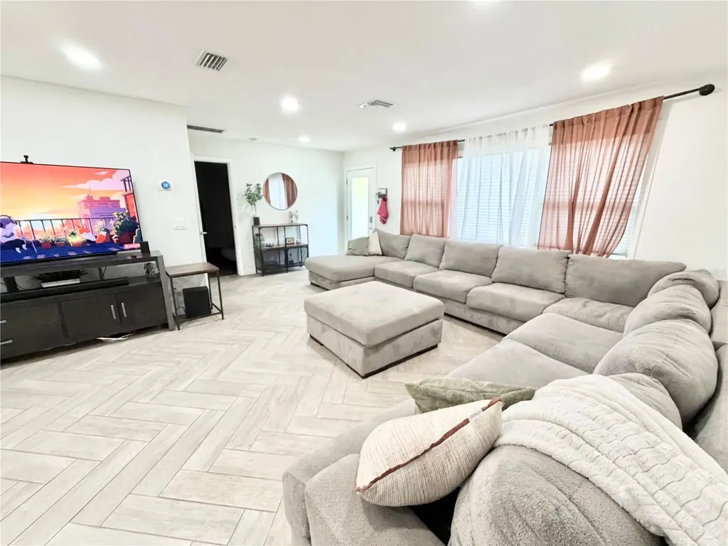 626 74th Street N St Petersburg FL 33710
