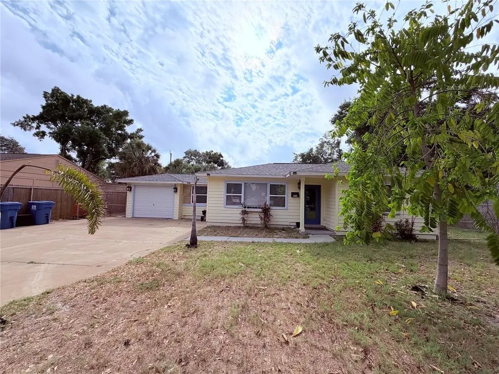 626 74th Street N St Petersburg FL 33710