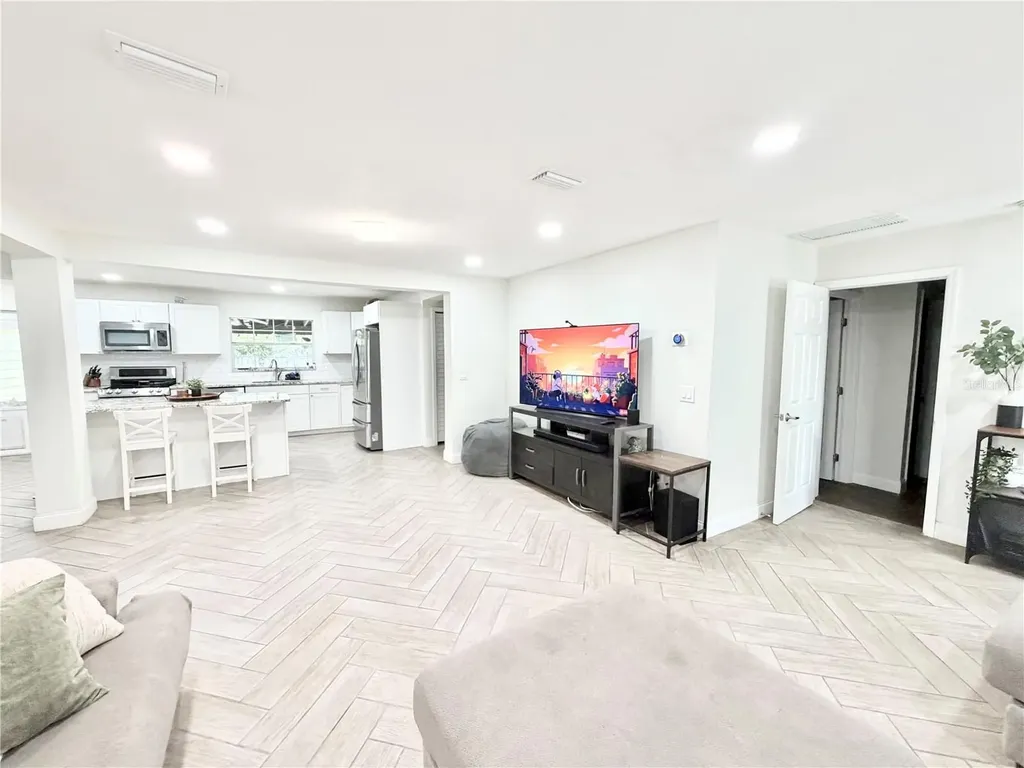 626 74th Street N St Petersburg FL 33710