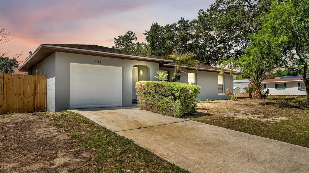 201 E Pine Street Davenport FL 33837