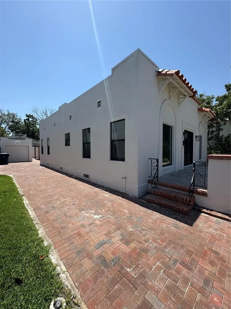 3610 W San Juan Street Tampa FL 33629