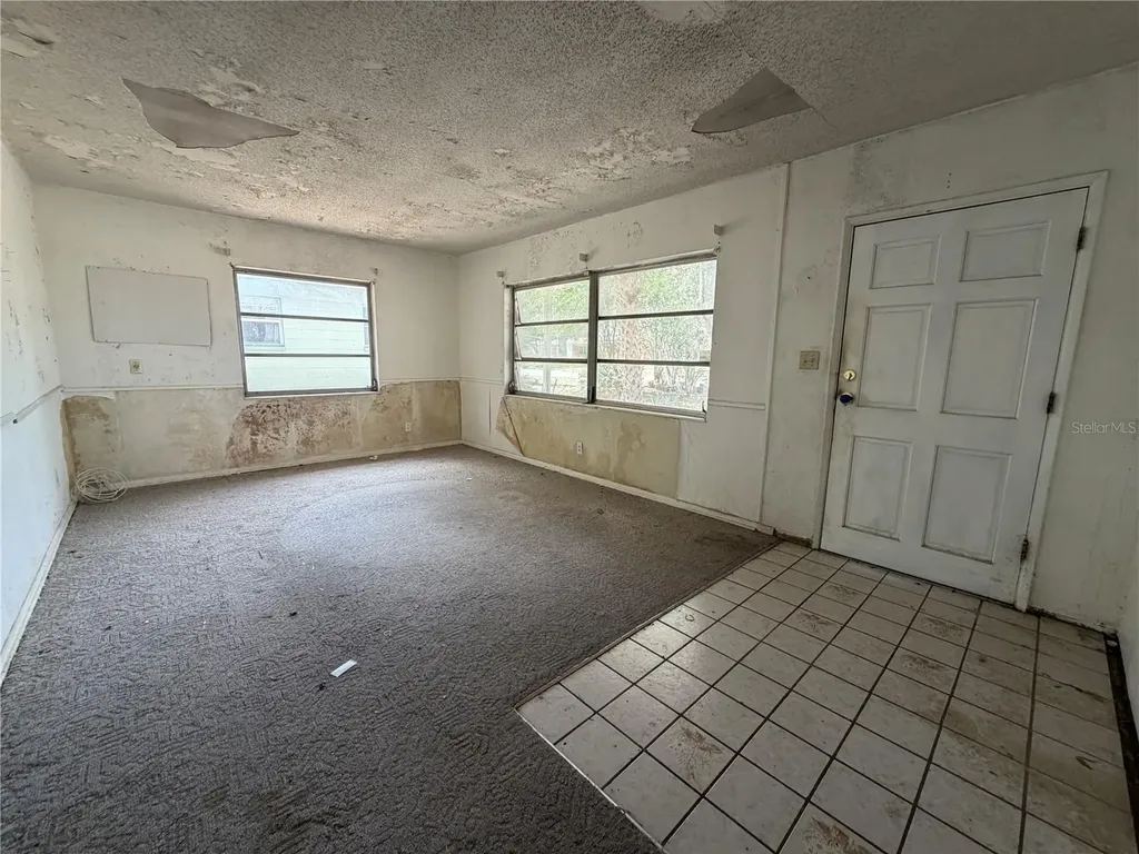 9805 N 54th Street Temple Terrace FL 33617
