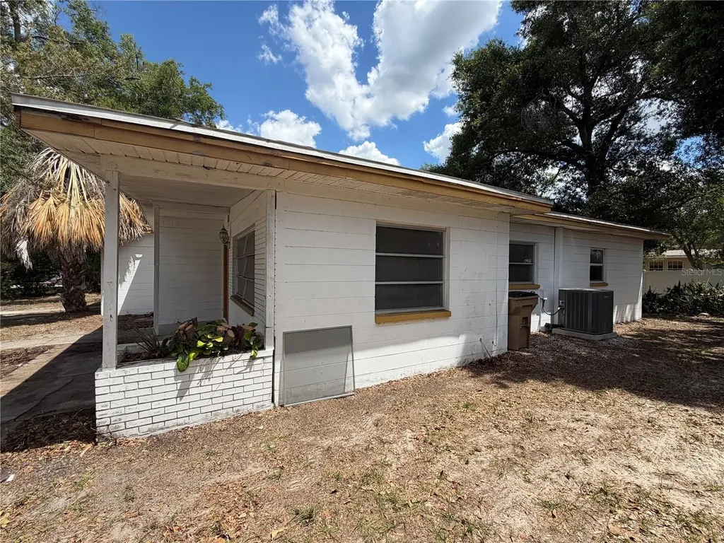 9805 N 54th Street Temple Terrace FL 33617