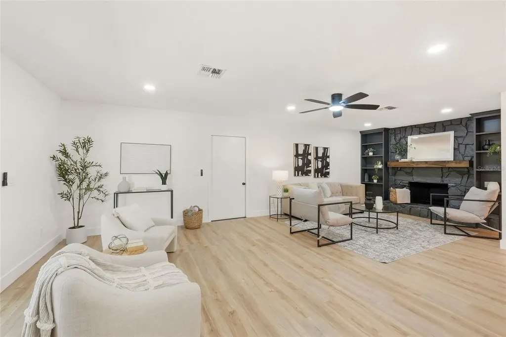 17002 Paula Lane Lutz FL 33558