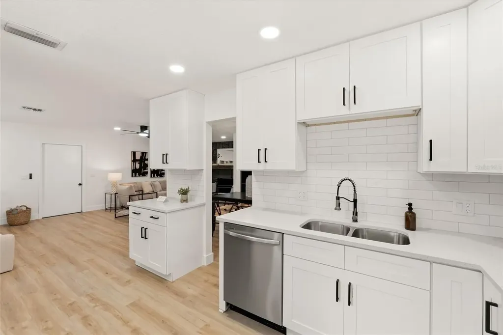 17002 Paula Lane Lutz FL 33558