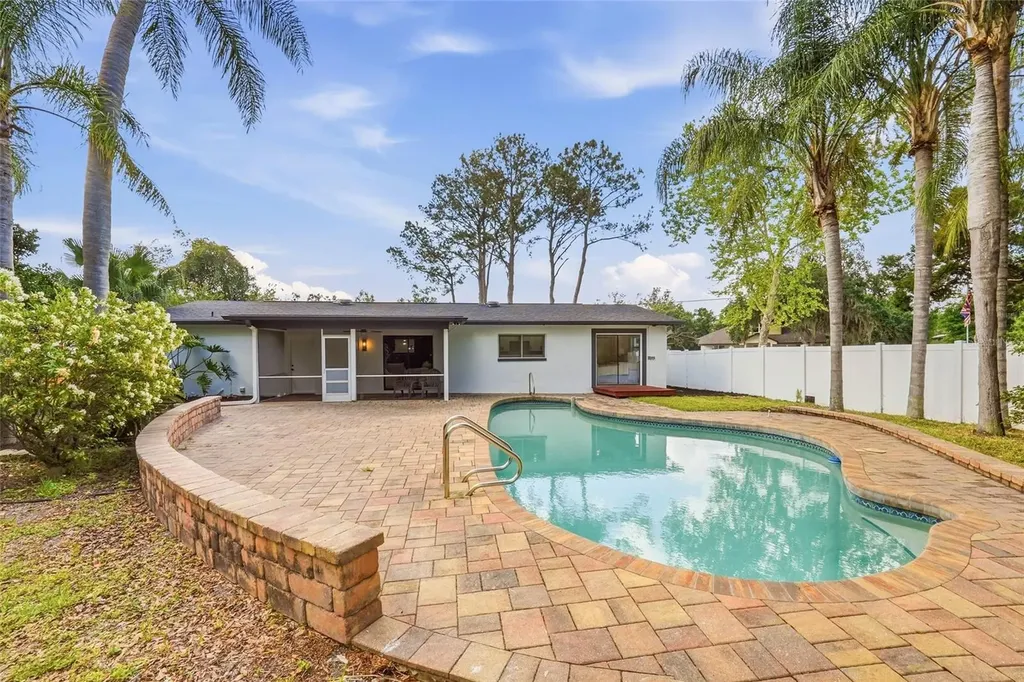 17002 Paula Lane Lutz FL 33558