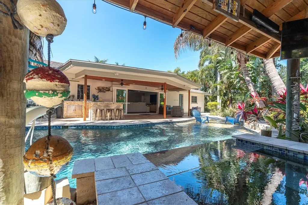 7587 132nd Way Seminole FL 33776