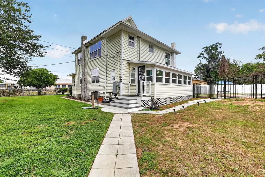 708 E Lemon Avenue Eustis FL 32726