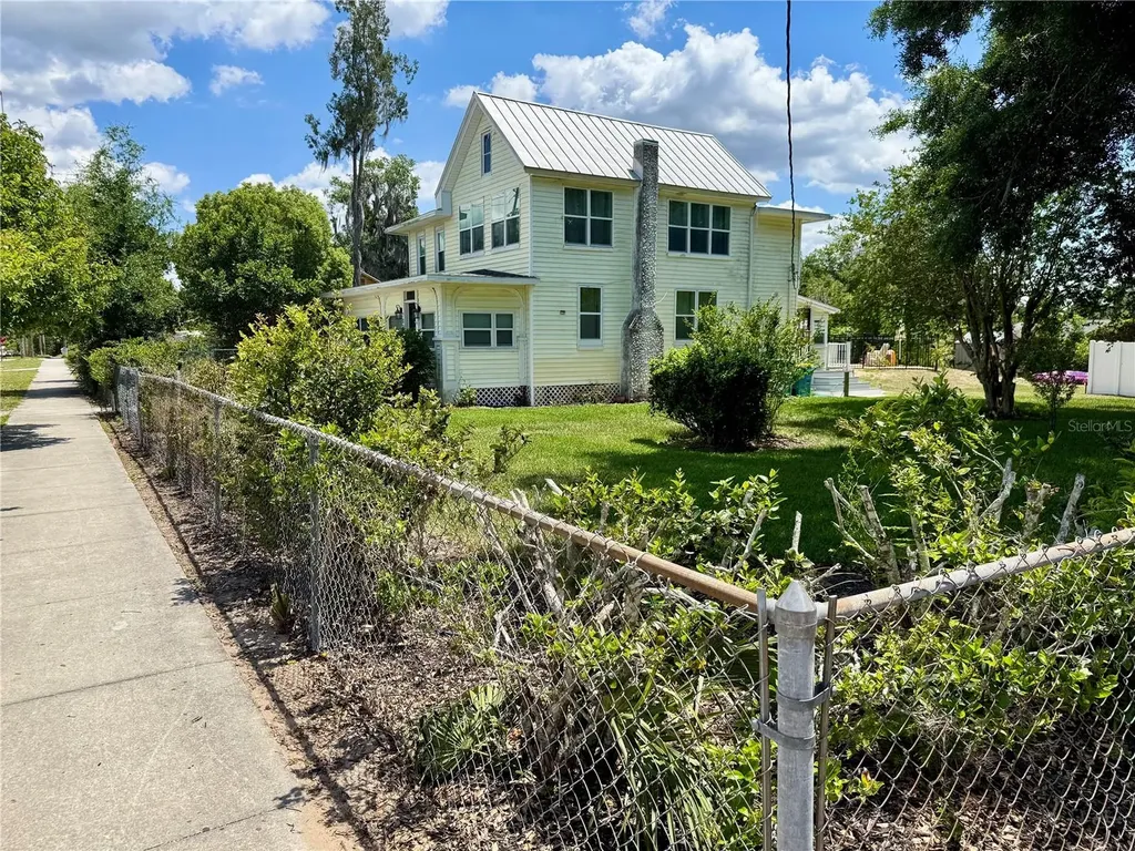 708 E Lemon Avenue Eustis FL 32726