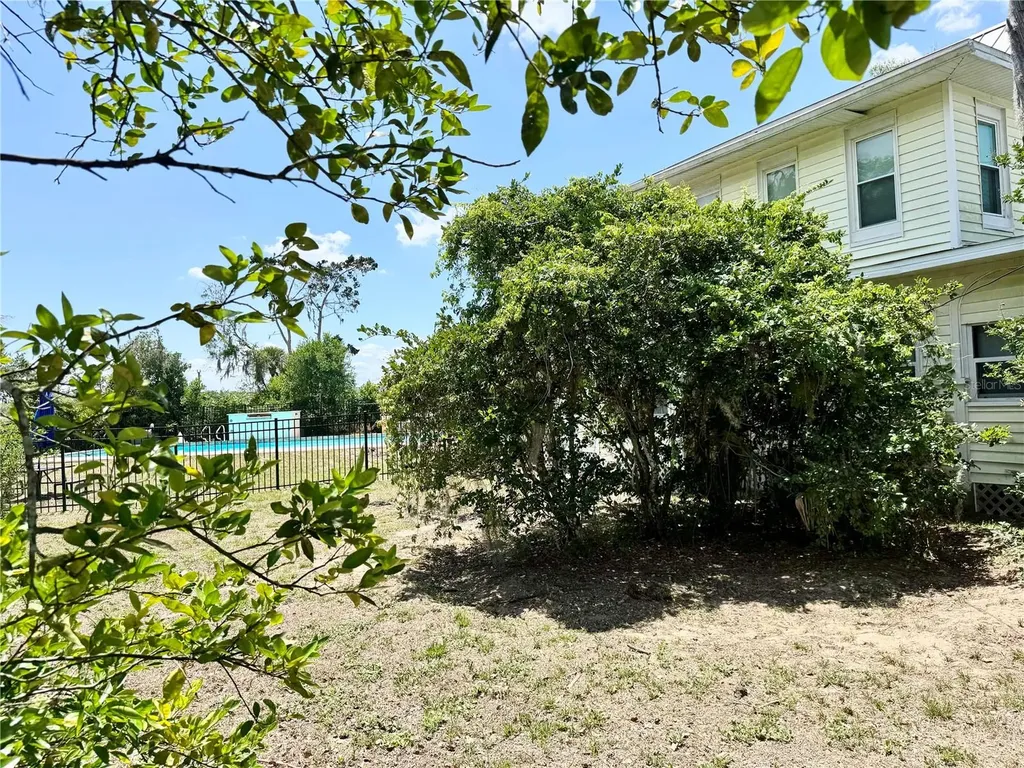 708 E Lemon Avenue Eustis FL 32726