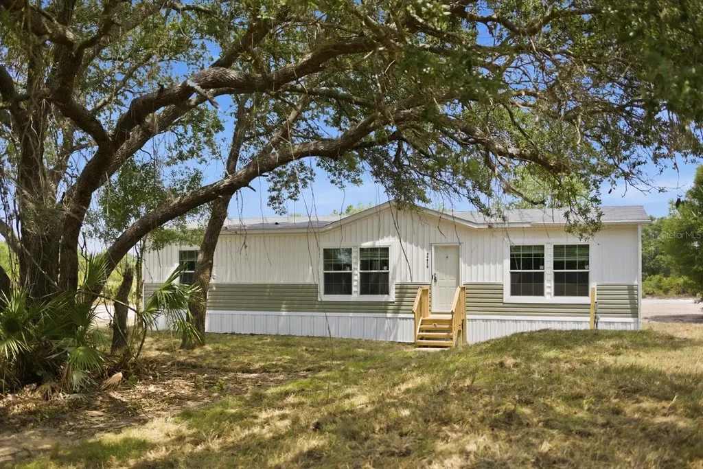 20213 NW 258th Street Okeechobee FL 34972