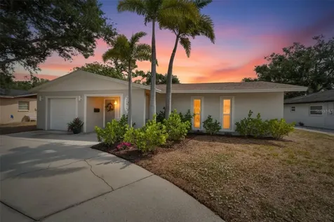 2575 Granada Circle E St Petersburg FL 33712