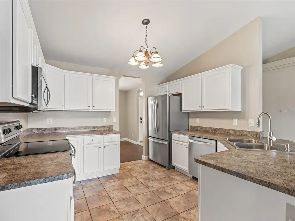 214 Fisher Run Ocklawaha FL 32179