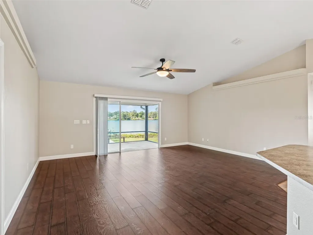 214 Fisher Run Ocklawaha FL 32179