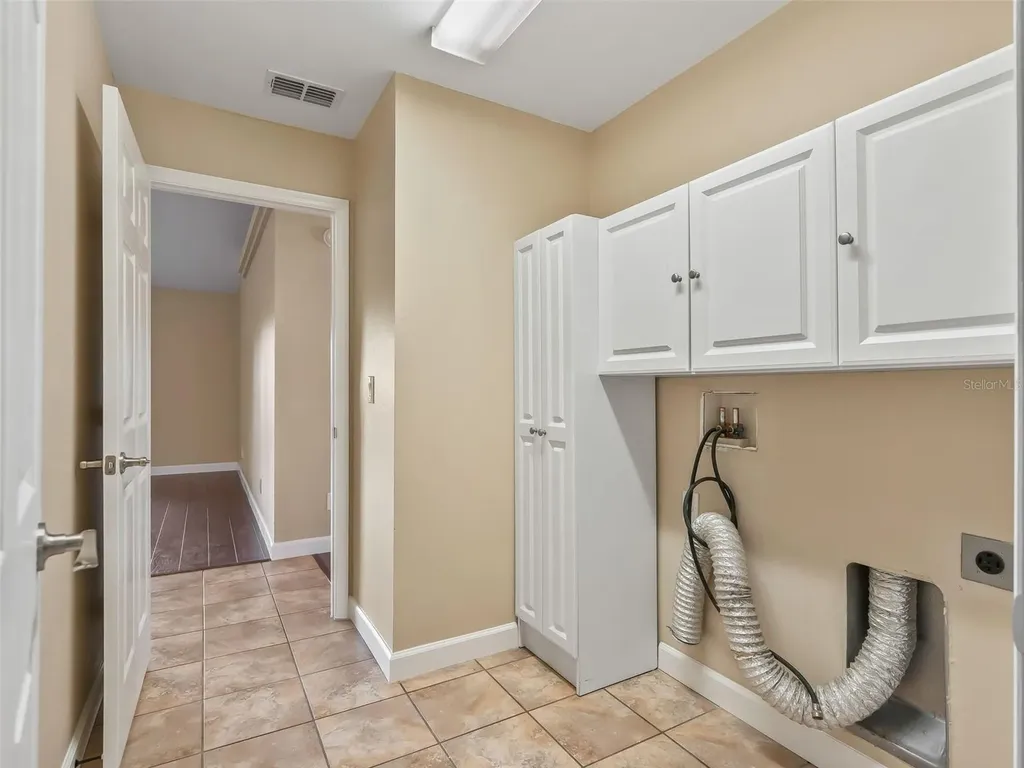 214 Fisher Run Ocklawaha FL 32179