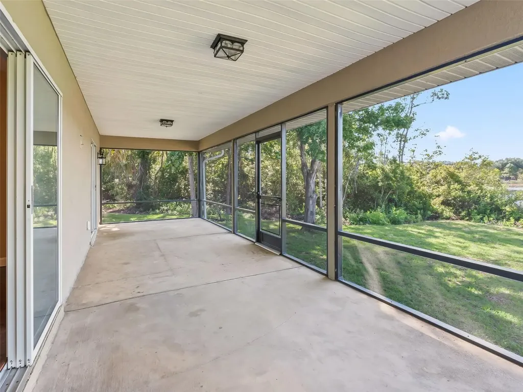 214 Fisher Run Ocklawaha FL 32179