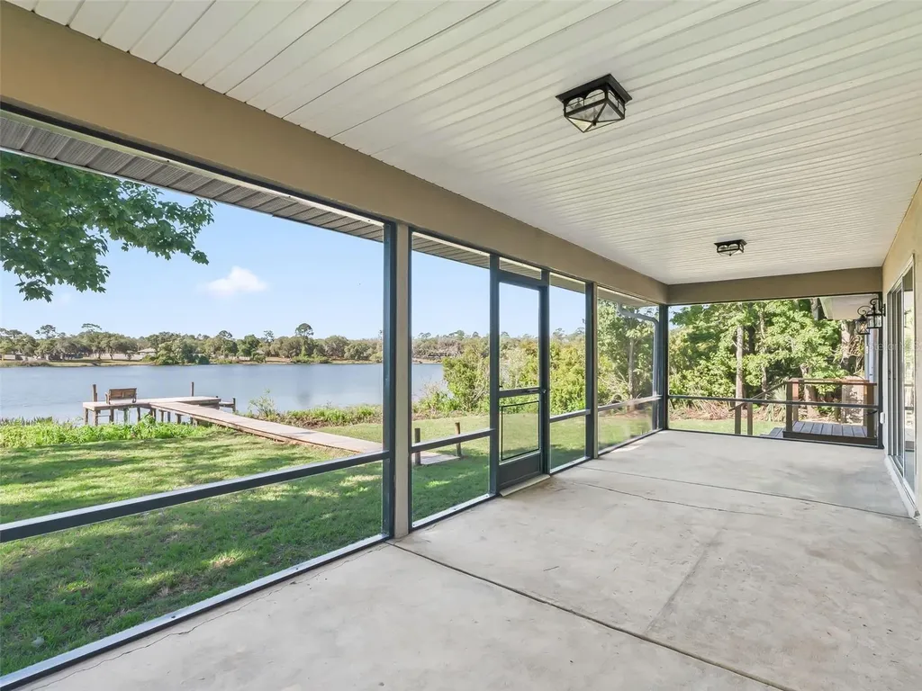 214 Fisher Run Ocklawaha FL 32179