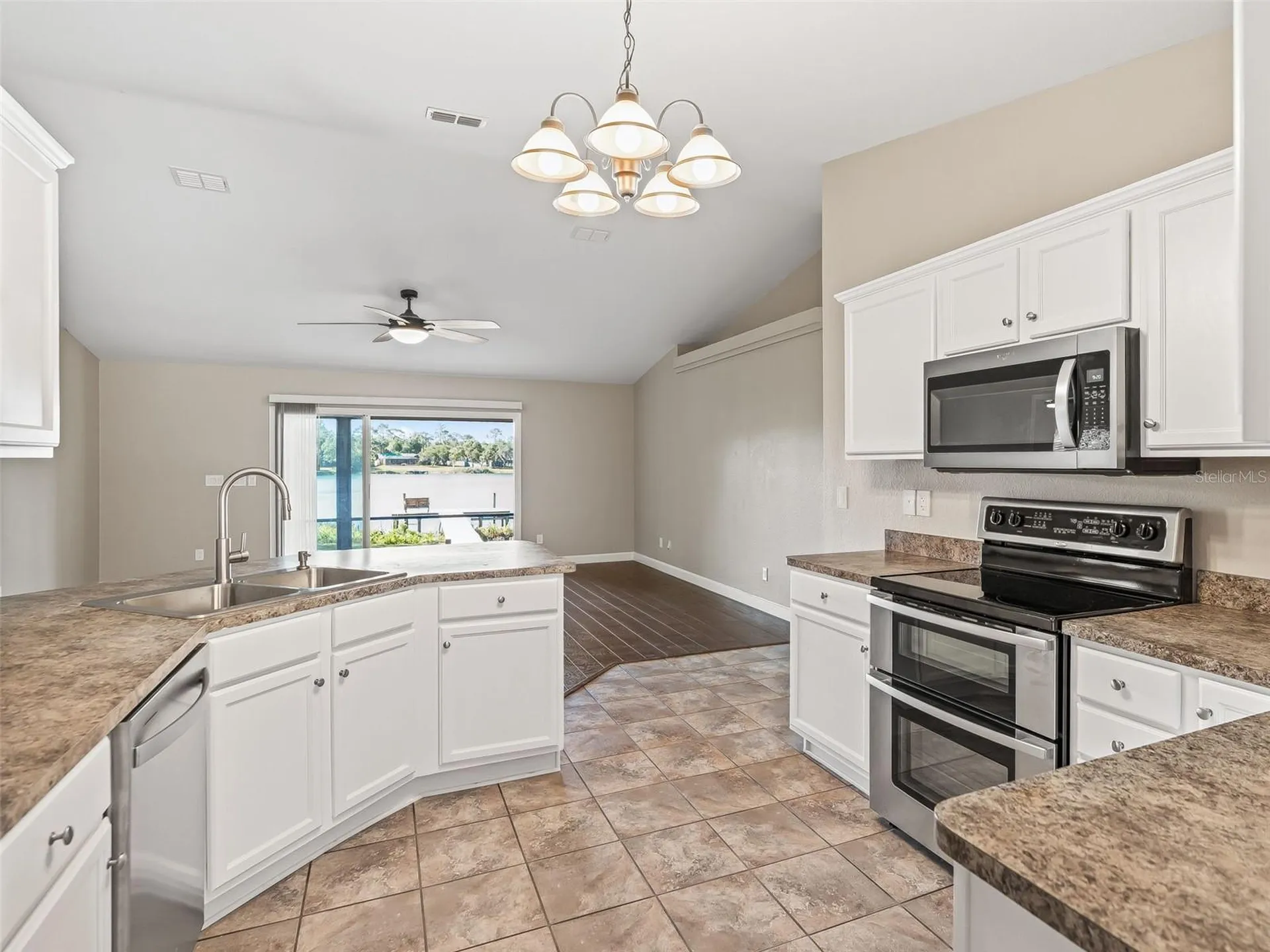 214 Fisher Run Ocklawaha FL 32179