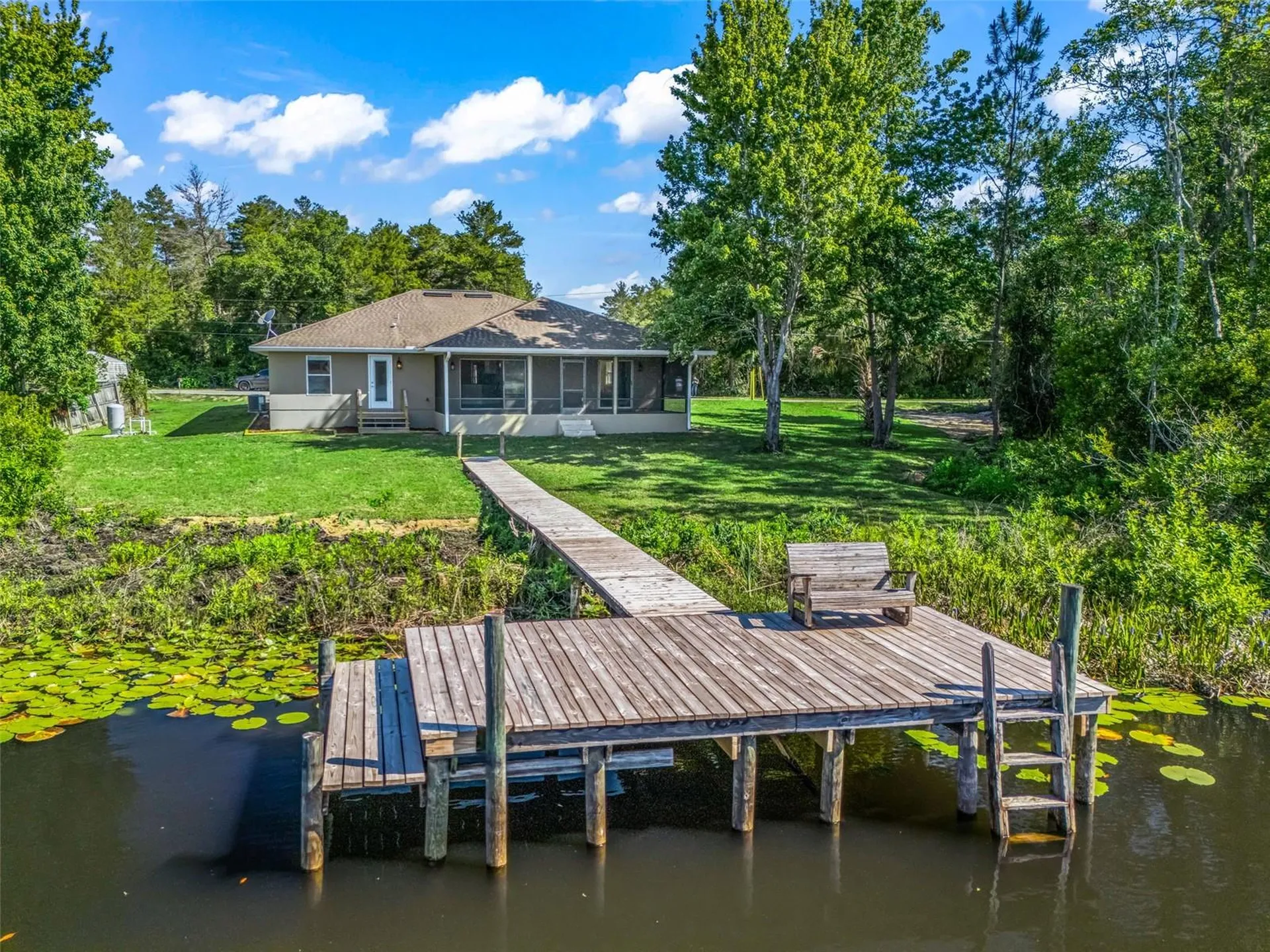 214 Fisher Run Ocklawaha FL 32179