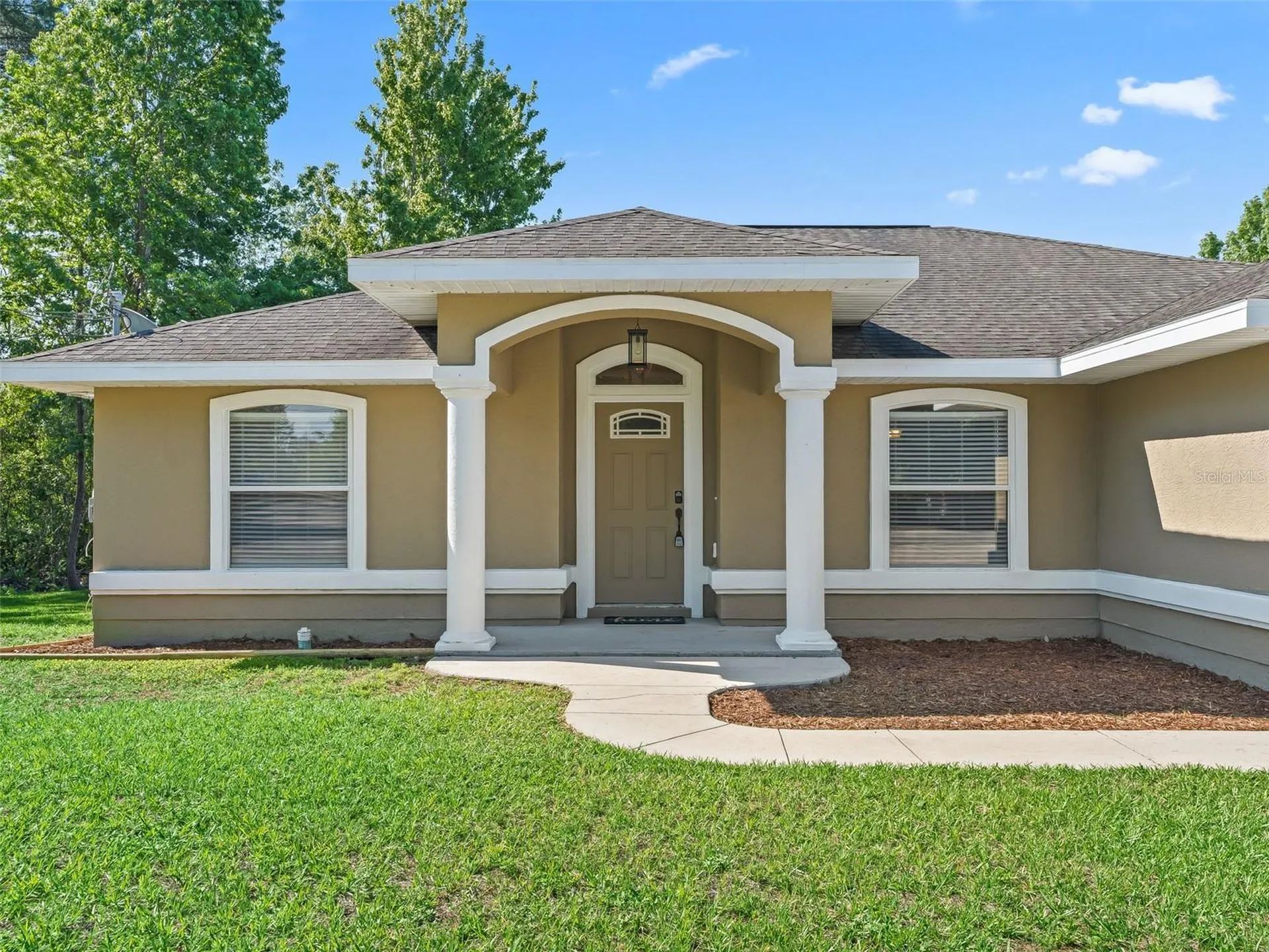214 Fisher Run Ocklawaha FL 32179