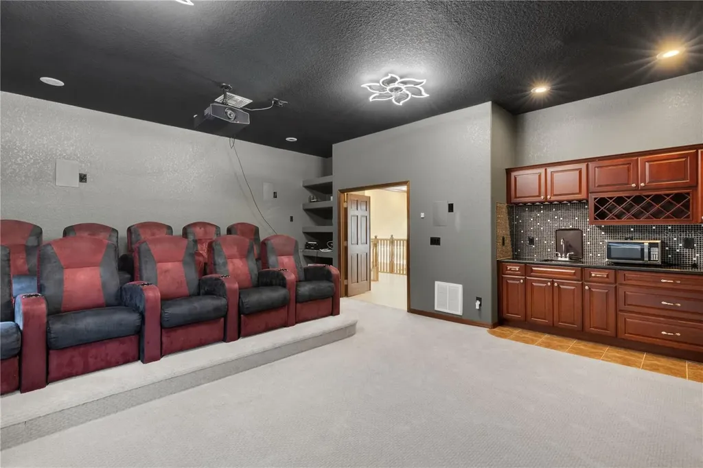 3021 59th Avenue S St Petersburg FL 33712
