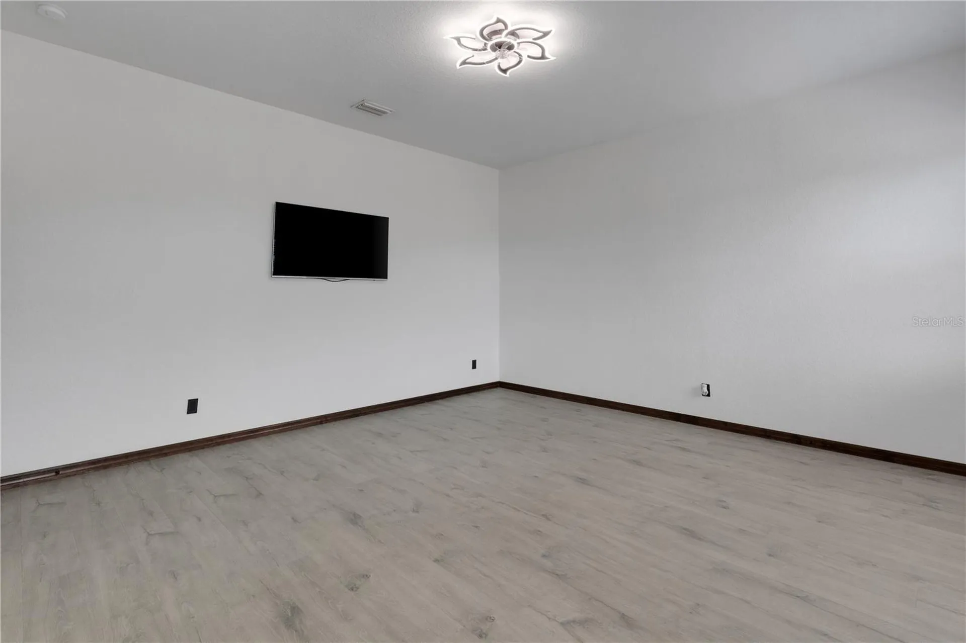 3021 59th Avenue S St Petersburg FL 33712