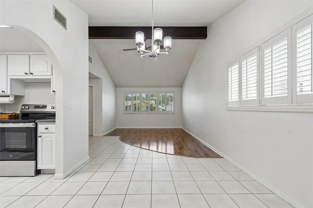 8806 Oak Circle Tampa FL 33615
