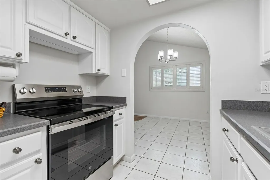 8806 Oak Circle Tampa FL 33615