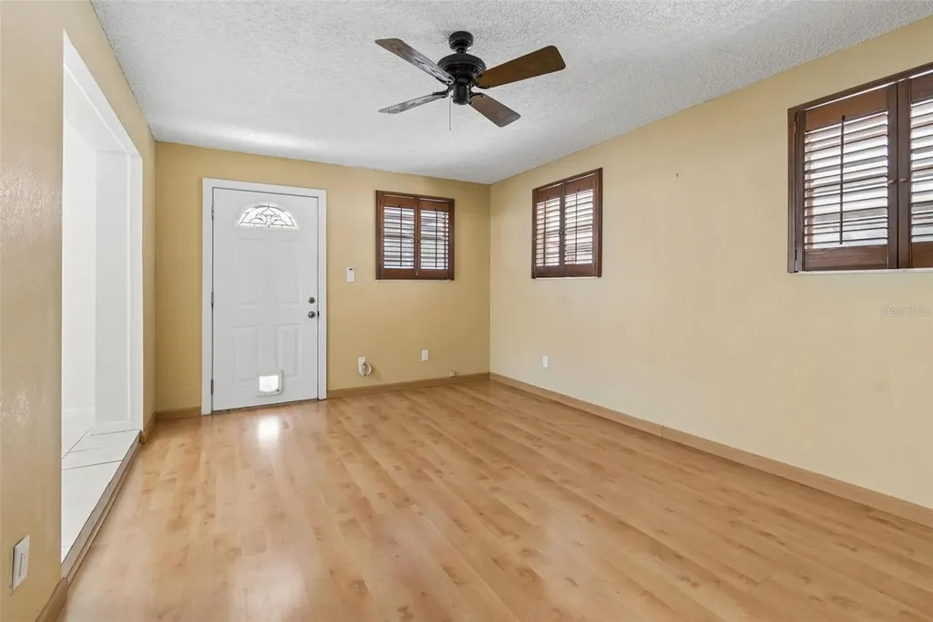 8806 Oak Circle Tampa FL 33615