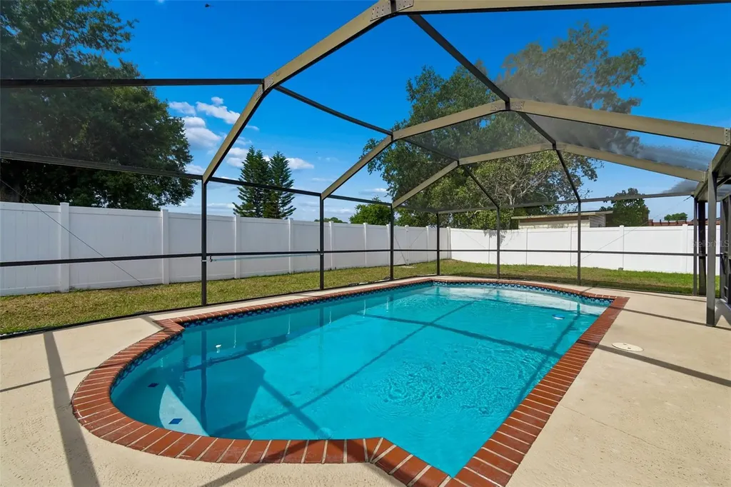 8806 Oak Circle Tampa FL 33615