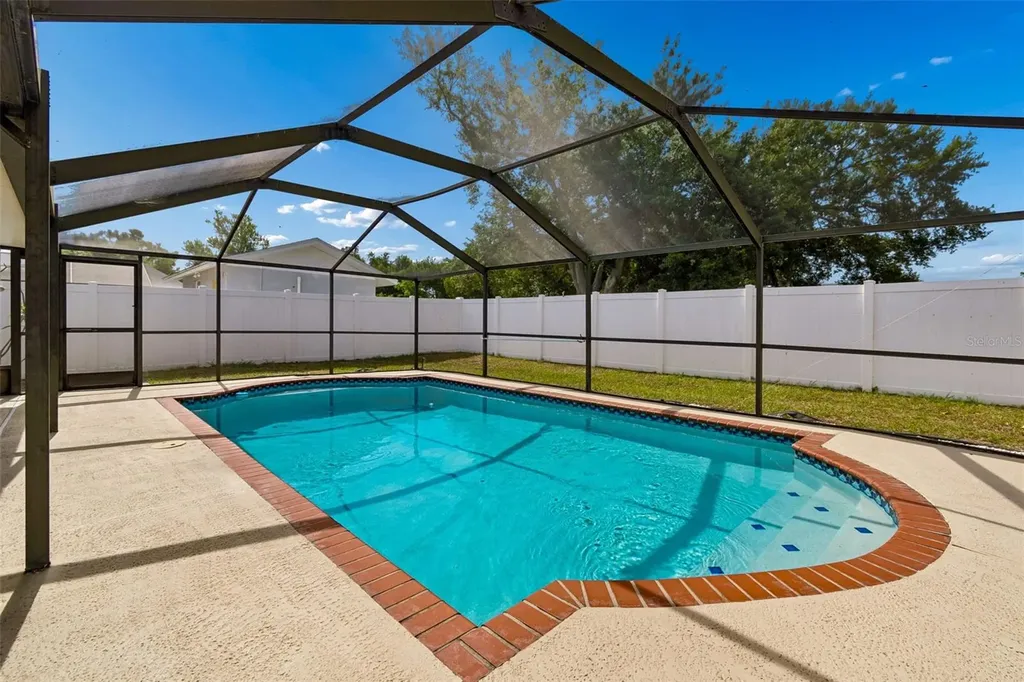 8806 Oak Circle Tampa FL 33615