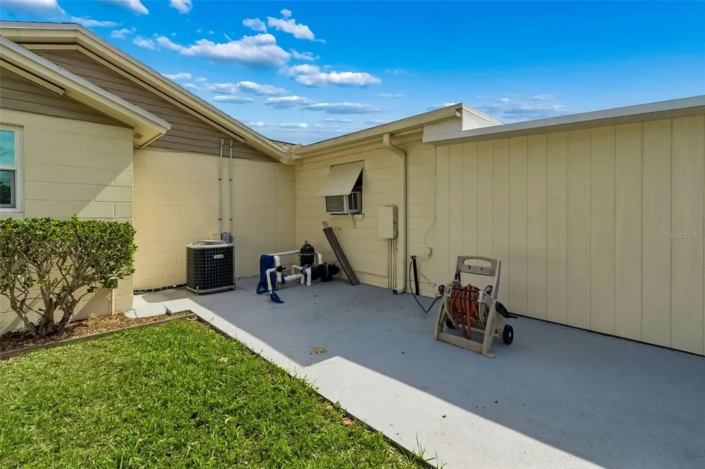 8806 Oak Circle Tampa FL 33615