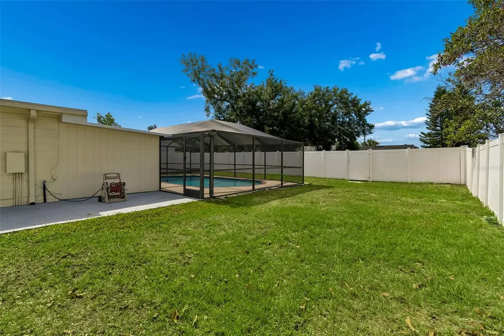 8806 Oak Circle Tampa FL 33615