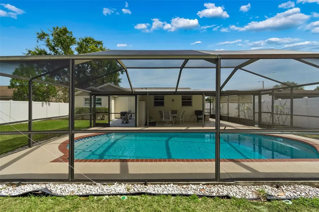 8806 Oak Circle Tampa FL 33615