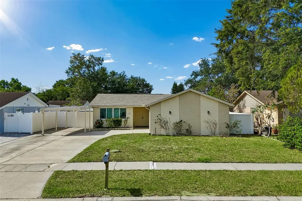 8806 Oak Circle Tampa FL 33615