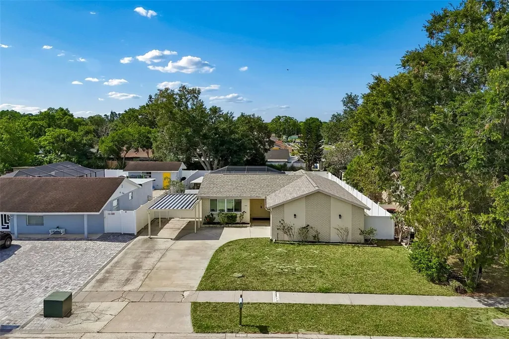 8806 Oak Circle Tampa FL 33615