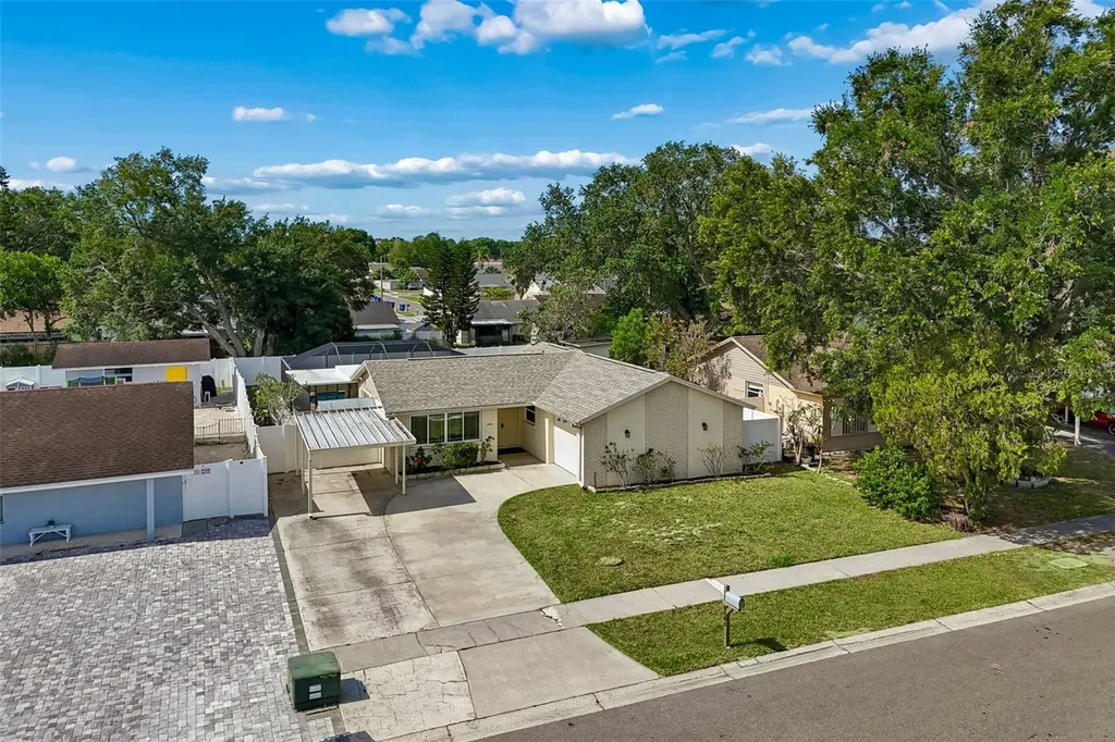 8806 Oak Circle Tampa FL 33615