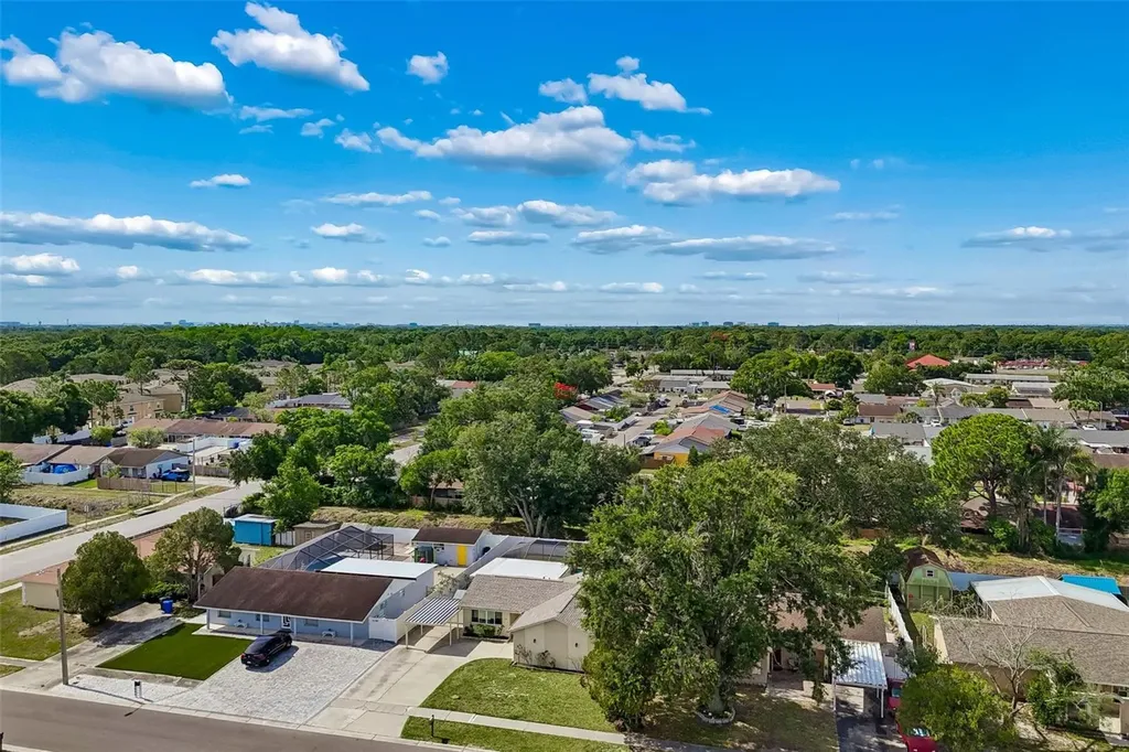 8806 Oak Circle Tampa FL 33615