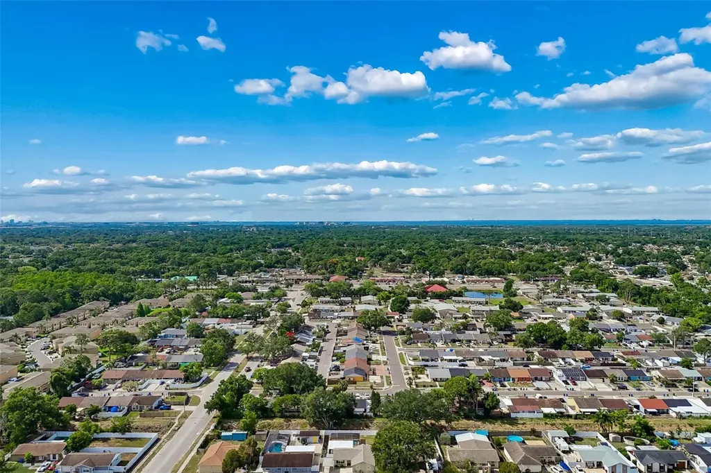 8806 Oak Circle Tampa FL 33615