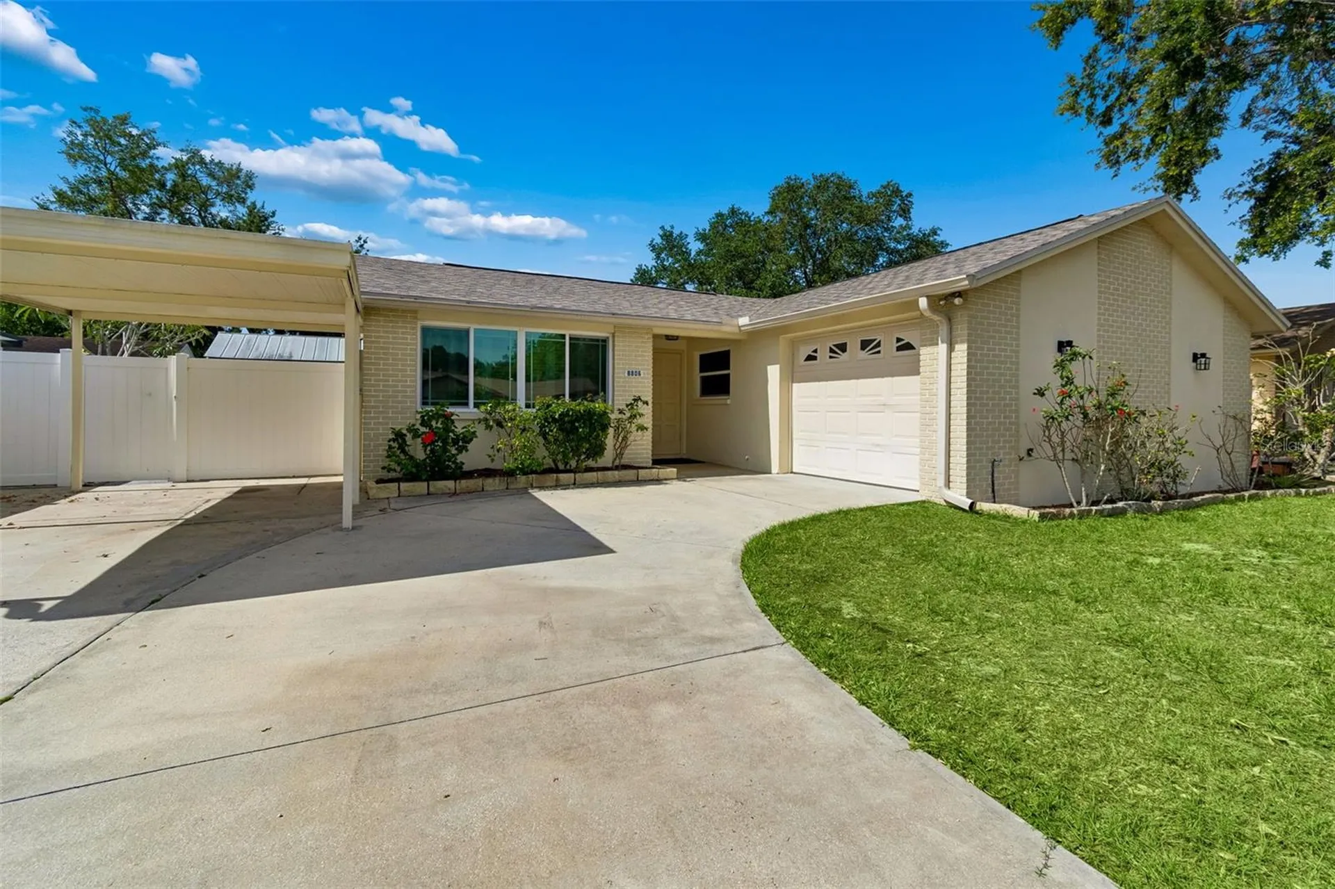 8806 Oak Circle Tampa FL 33615