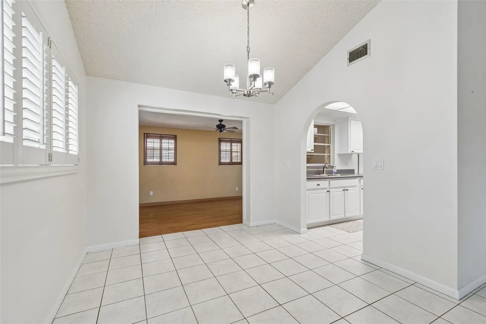 8806 Oak Circle Tampa FL 33615
