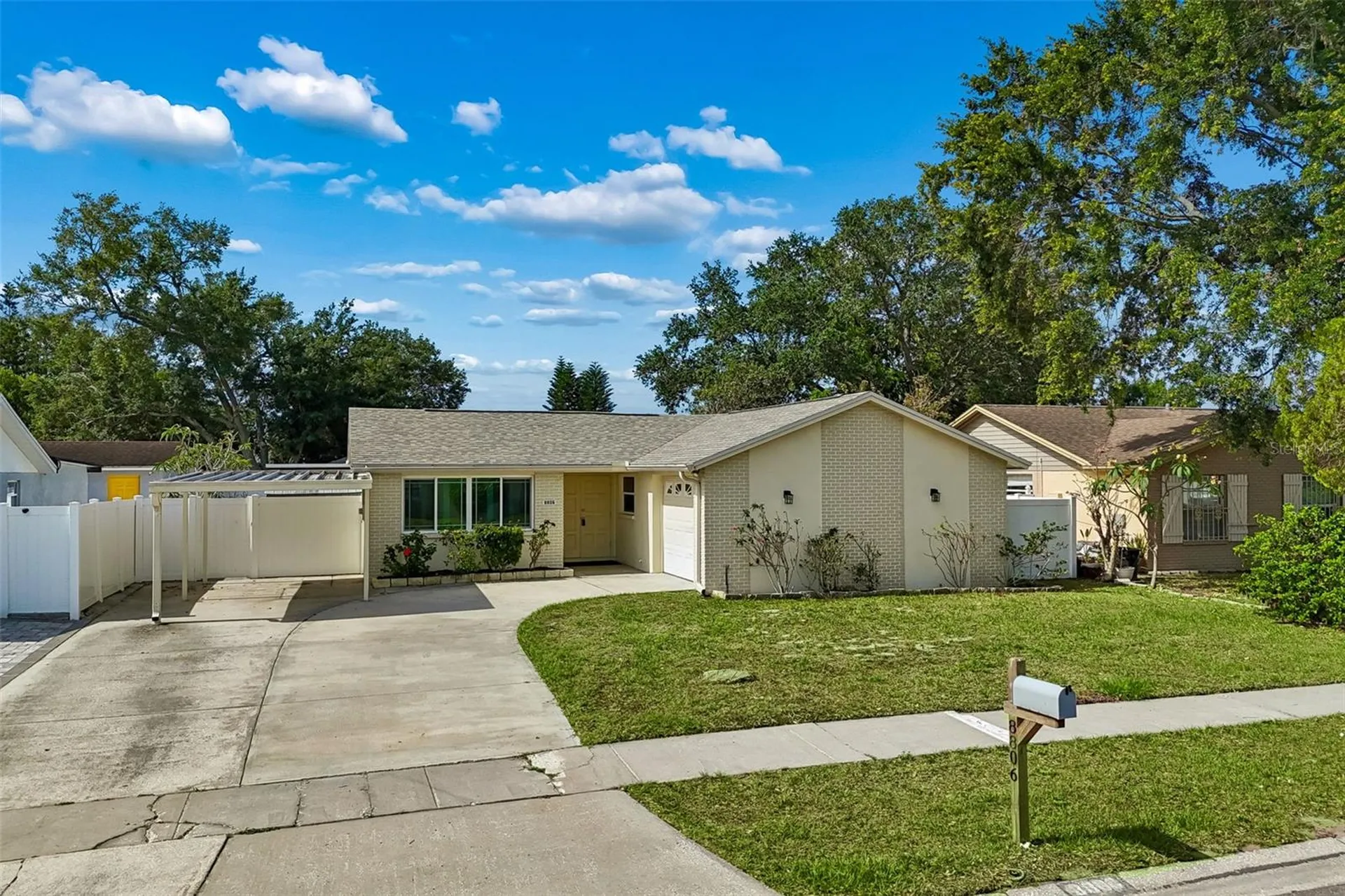8806 Oak Circle Tampa FL 33615