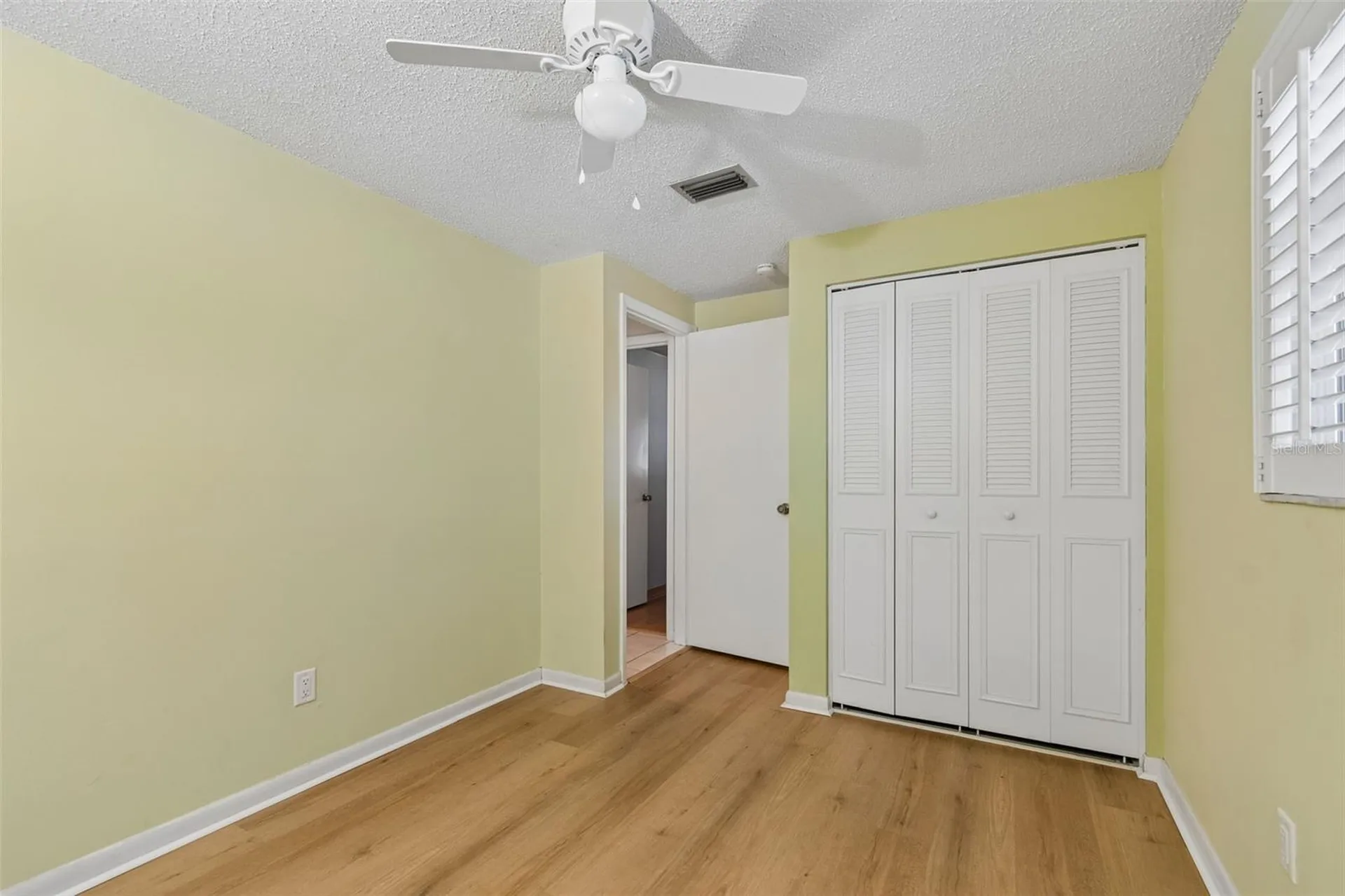 8806 Oak Circle Tampa FL 33615