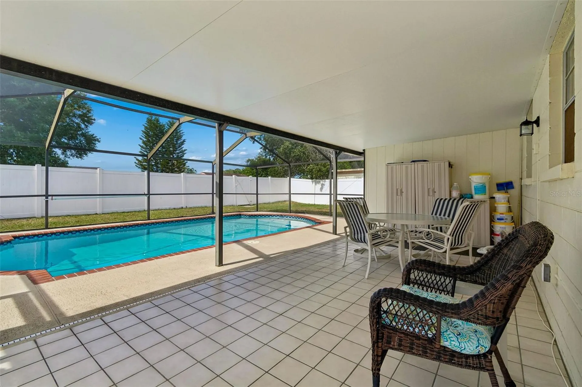 8806 Oak Circle Tampa FL 33615