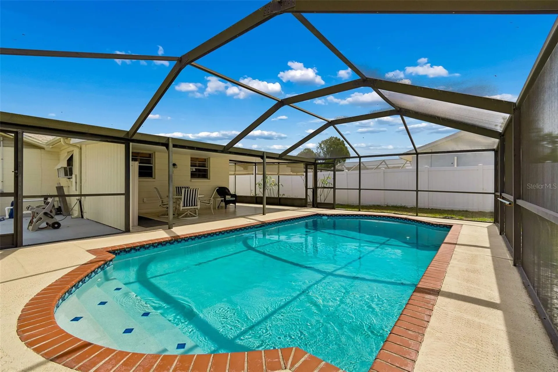 8806 Oak Circle Tampa FL 33615