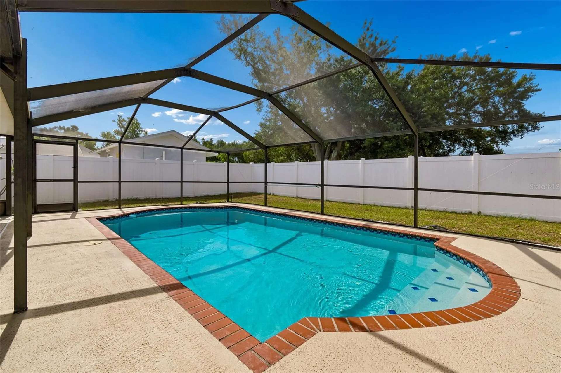 8806 Oak Circle Tampa FL 33615