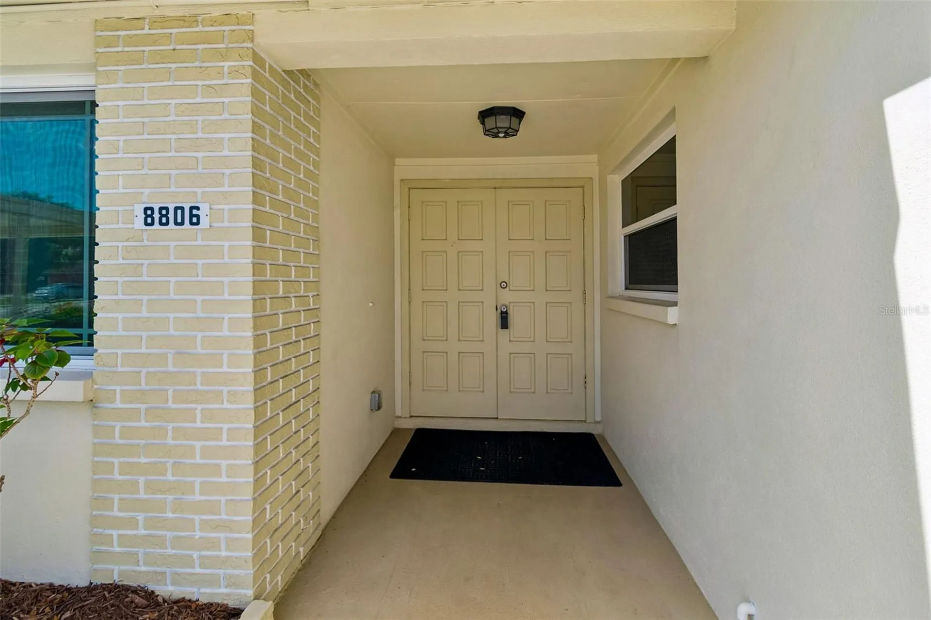 8806 Oak Circle Tampa FL 33615